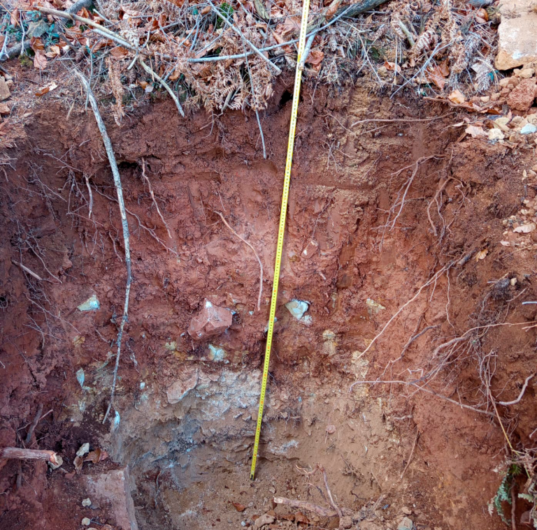 Detail of the depth of the test pit (130 cm)