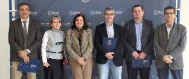 REPRESENTANTS DE PROVACUNO I DE LA UCAM POSEN DESPRÉS DE L'ACORD