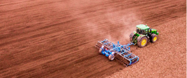 tractor en el campo